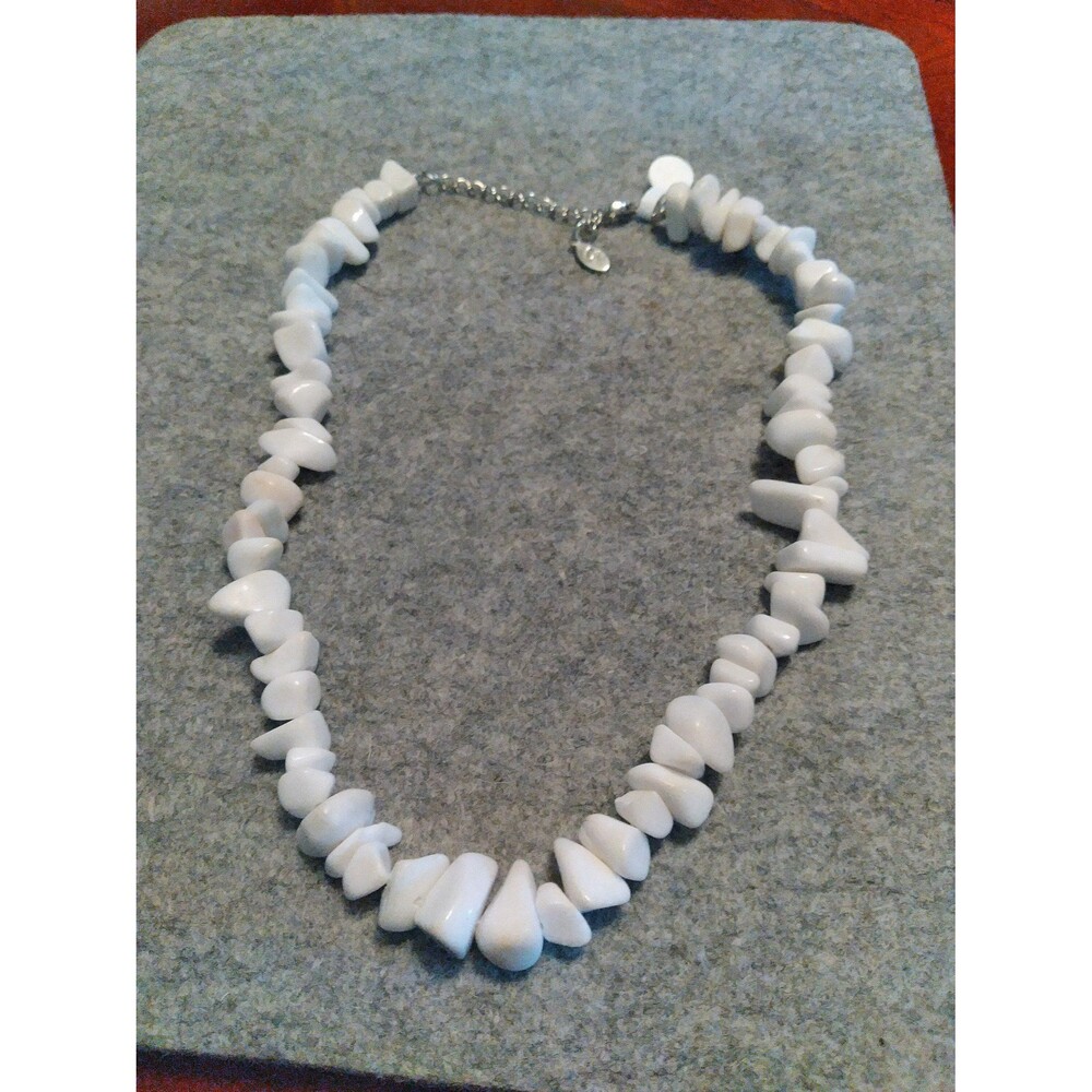 Natural White Howlite Stone Chunky Beaded Statement Necklace with‎ Silver Chain